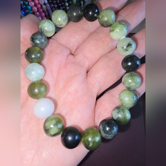 10mm Austrailian Chrysoprase Bracelet - Picture 4 of 14